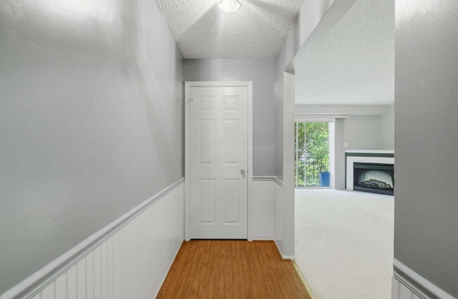 Building Photo - Lakeside End-Unit Condo Near Metro Convenience