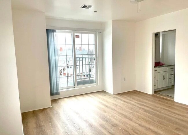 Building Photo - 13 Water St