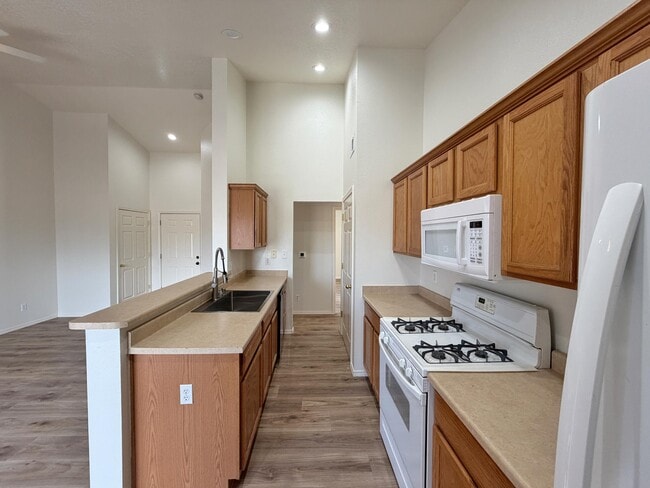 Building Photo - 1105 Meadowlark Way SE