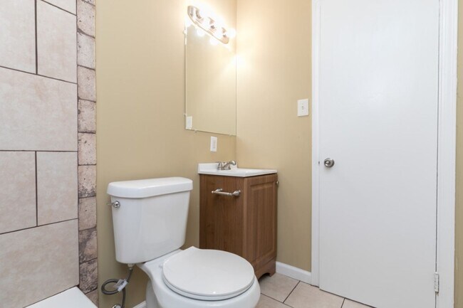 Building Photo - Charming 3BR/1.5BA in Sought-After Pleasan...