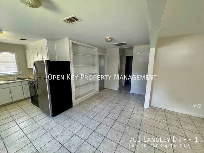 Building Photo - 701 Langley Dr