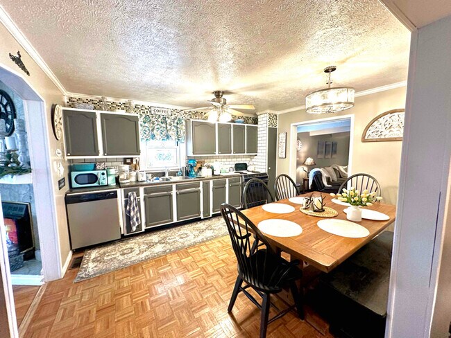 Building Photo - 2027 Katelyn Dr