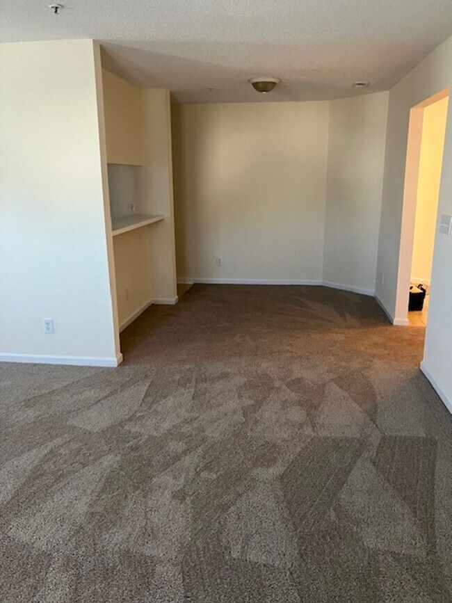 Building Photo - 904 Litchfield Way
