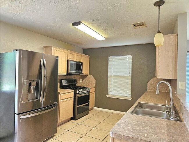 Building Photo - 18930 Larkspur Hills Dr