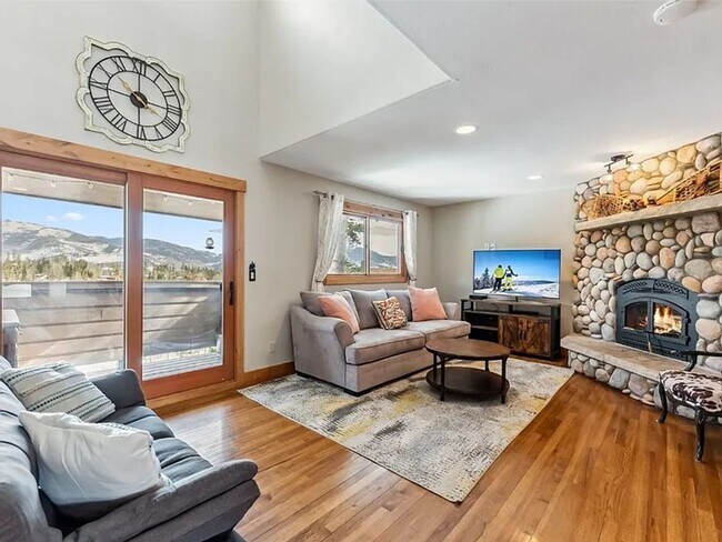 Building Photo - Winter Seasonal Rental- Woodworks 6726