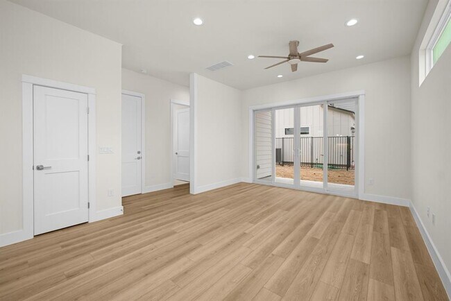 Building Photo - 6107 Richardson Ln