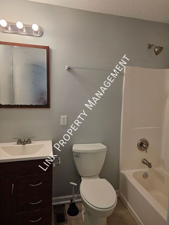 Building Photo - Don't Miss this 3BR/2BA Home with Large Detached Garage & Huge Backyard and Deck