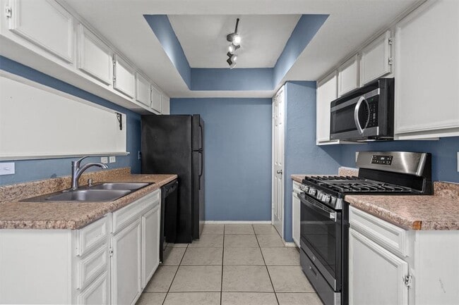 Building Photo - 621 Luther Dr