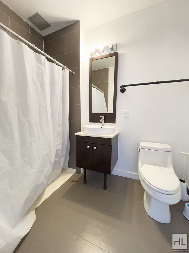 Building Photo - NOLL STREET / Spacious 2- Bed 1-Bath / Balcony / No Fee