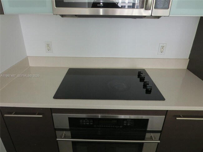 Building Photo - 500 Brickell Ave