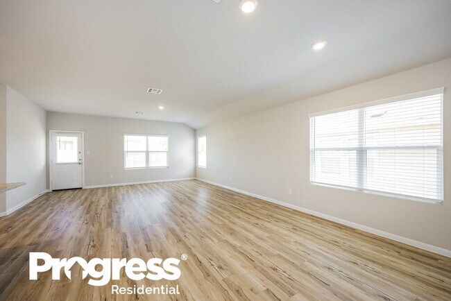 Building Photo - 4337 Southton Bed