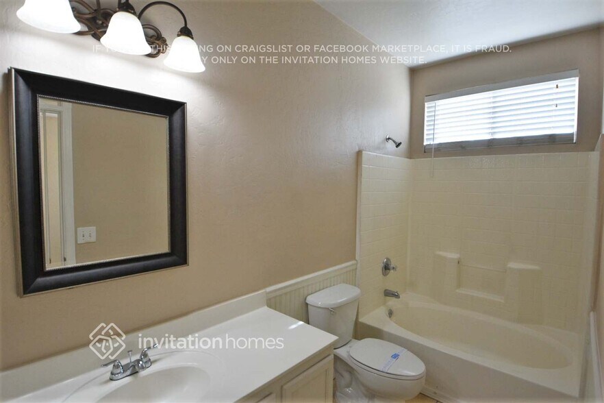 Building Photo - 6965 W Midway Ave