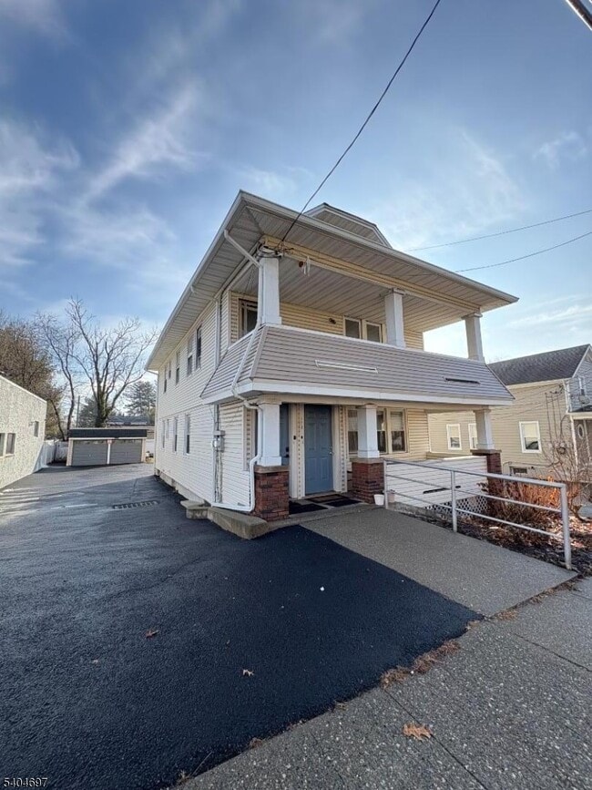 Building Photo - 173 Lincoln Ave