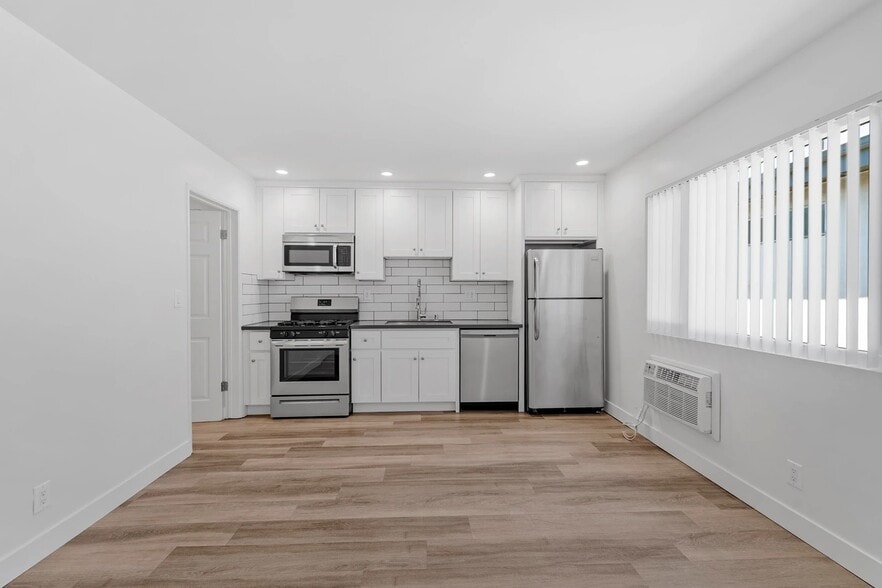 Building Photo - 1240 W 29th St