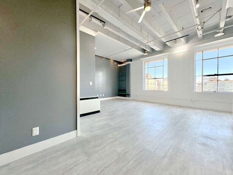 Building Photo - 312 W 5th St