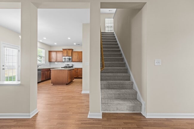 Building Photo - 624 Hiddenbrook Dr