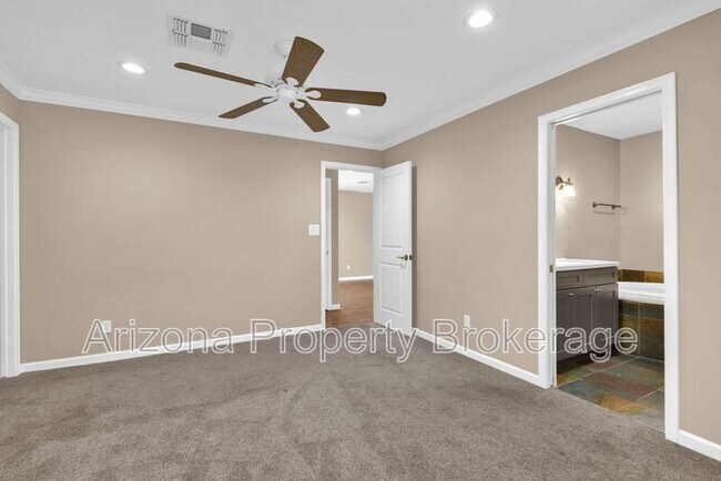 Building Photo - 5610 W Grovers Ave