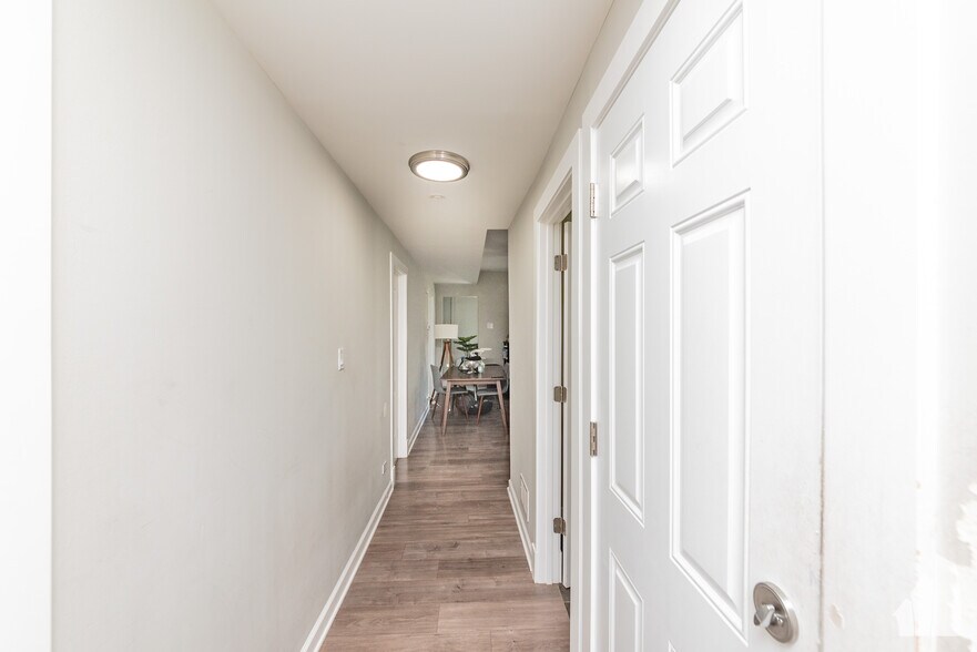 Building Photo - 2932 N Avers Ave
