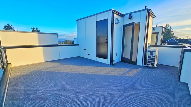 Building Photo - Brand New 2 Bed 2 Bath Townhome in North Beacon Hill, Seattle.