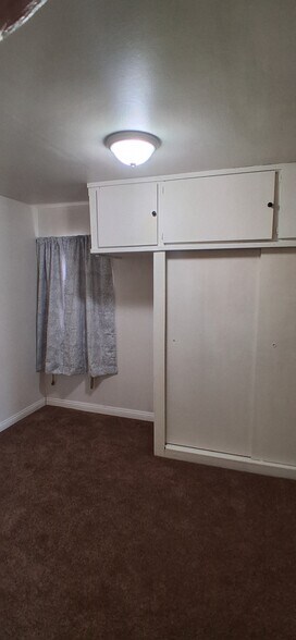 Building Photo - 5142 Bleecker St