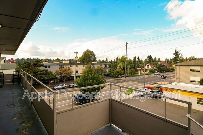 Building Photo - 9244 Greenwood Ave N