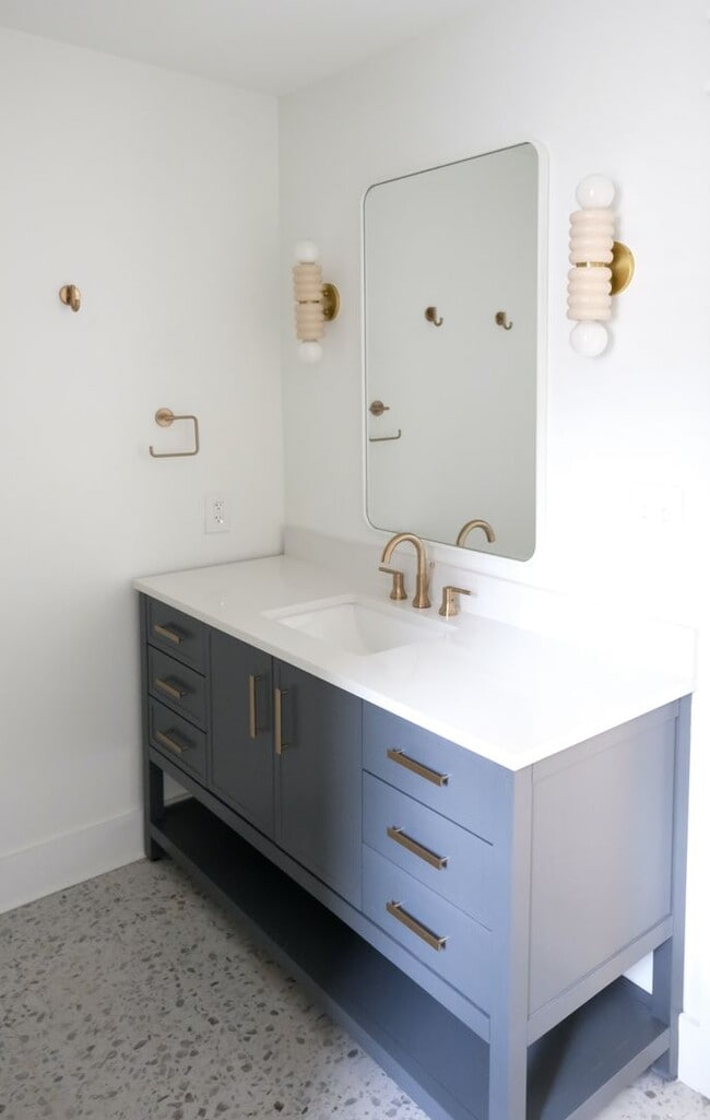 Building Photo - Custom Design Home in Greenville w/ Lawn Care included!