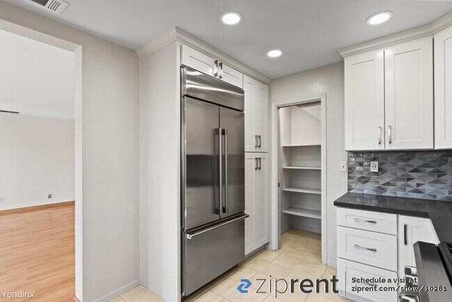 Building Photo - 4 br, 3 bath Townhome - 224 Meadowhaven Wa...