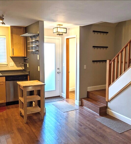 Building Photo - 1706 Avalon
