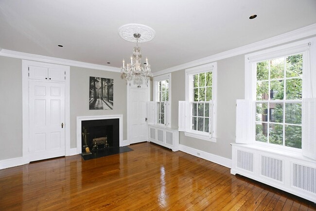 Building Photo - 1530 33rd St NW