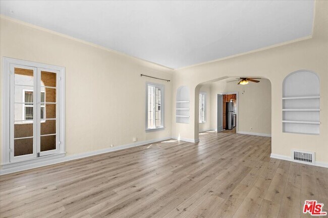Primary Photo - 429 N Gardner St