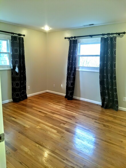 Master bedroom - 16351 Petro Dr