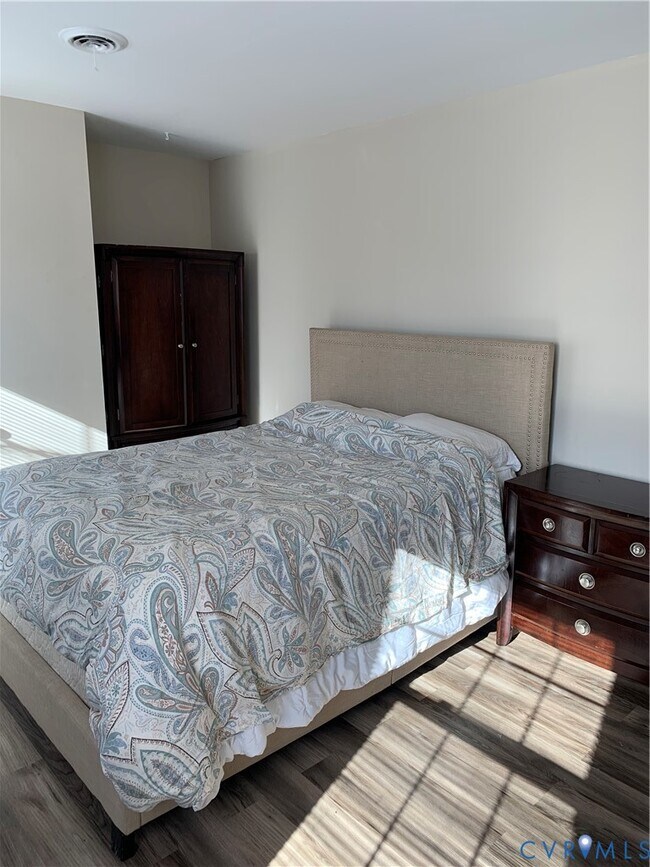 Building Photo - 6904 Deer Thicket Dr