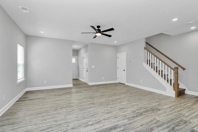 Building Photo - 915 Yellowstone Dr
