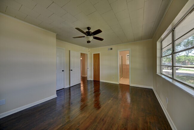 Building Photo - 415 Silliman St