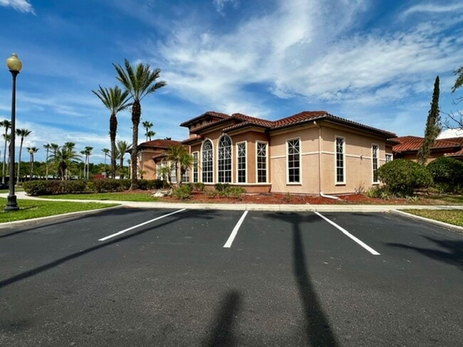 Building Photo - MOVE IN NOW! 2x2 WITH FRESH INTERIOR PAINT & LAMINATE WOOD FLOORING! PRIVATE BALCONY!!!