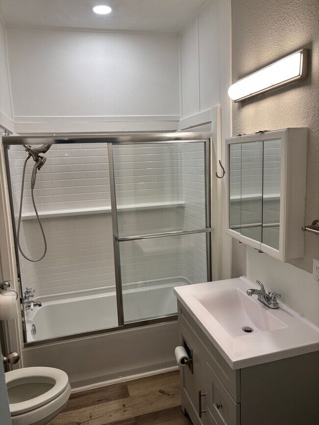 Building Photo - 3 Bedroom 1 Bathroom Downtown Georgetown Home