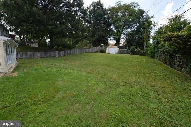 Building Photo - 2712 Bartlett Ln