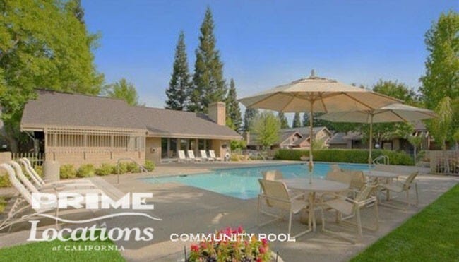Building Photo - Prestigious Gold River home in gated commu...