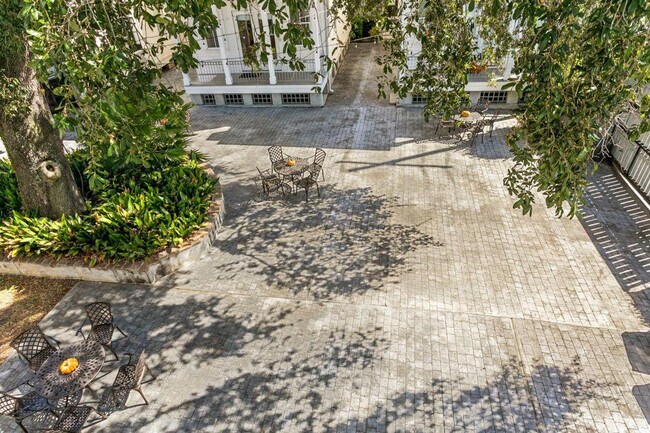 Building Photo - 1721 Terpsichore St