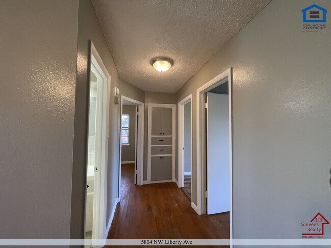 Building Photo - 5804 NW Liberty Ave