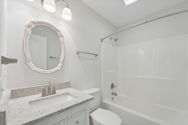 Building Photo - AVAILABLE NOW! (Pet Friendly)