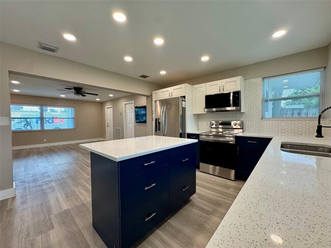 Building Photo - 1871 NW 31st Ct