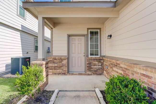 Building Photo - Charming 4-Bedroom Home with Game Room & P...