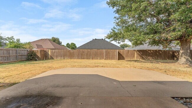 Building Photo - Quiet Family-Friendly Home