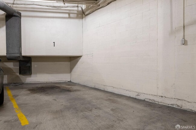 Building Photo - 65 Hermann St