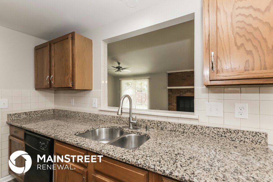 Building Photo - 5927 Sunrise Ct