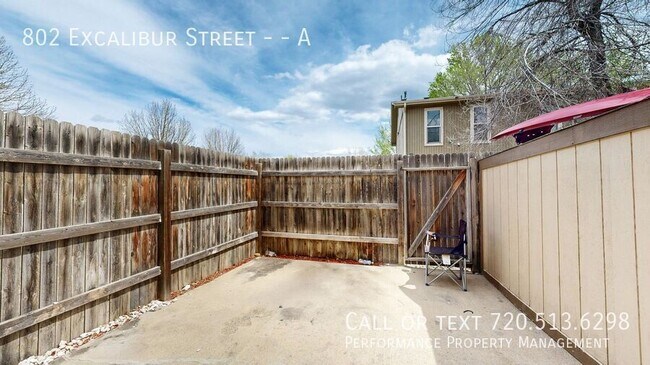 Building Photo - 802 Excalibur St