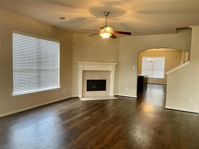 Building Photo - 5822 Coyote Echo Dr