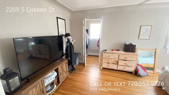 Building Photo - 2209 S Cherry St