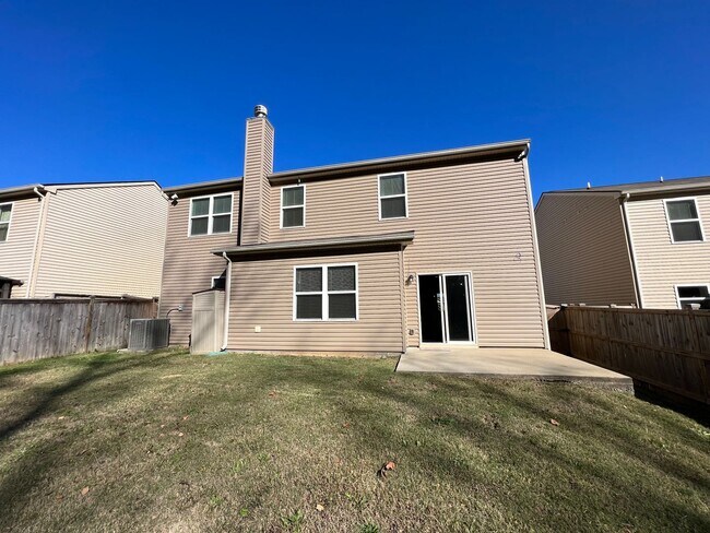 Building Photo - 4 Bedroom 3 Bath - Gorgeous Backyard in Le...